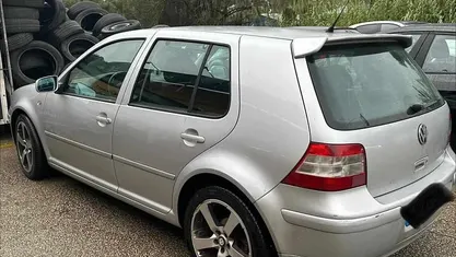 Cinzento Usado 2001 VW Golf IV Citadino | € 4.500 (Preço justo)
