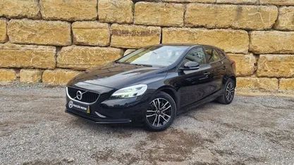 Preto Usado 2019 Volvo V40 Plus Carrinha | € 21.500 (Preço justo)