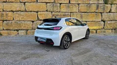 Branco Usado 2021 Peugeot e-208 GT Citadino | € 19.950 (Preço justo)