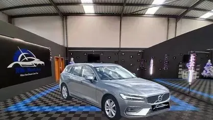 Cinza Usado 2021 Volvo V60 Momentum Carrinha | € 26.280 (Preço justo)