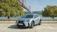 Cinzento Usado 2024 Lexus UX SUV | € 48.000 (Preço justo)