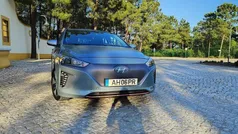 Cinzento Usado 2016 Hyundai Ioniq Sedan | € 10.000 (Bom preço)