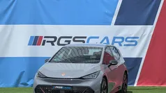 Cinzento Usado 2024 Cupra Born Citadino | € 29.490 (Preço justo)