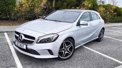 Cinzento Usado 2016 Mercedes A180 Citadino | € 15.000 (Preço justo)