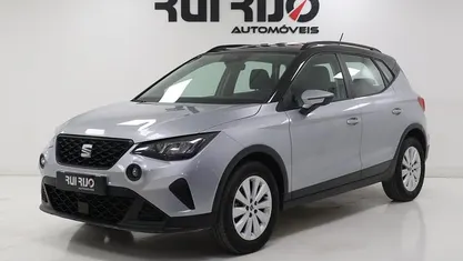 Usado Seat Arona Style 95 HP (69 kW) 2023 Cinza SUV