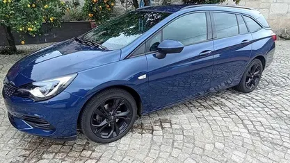 Usado Opel Astra Ultimate 122 HP (89 kW) 2019 Azul Sedan