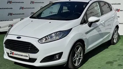 Usado Ford Fiesta Titanium 100 HP (73 kW) 2015 Branco Citadino