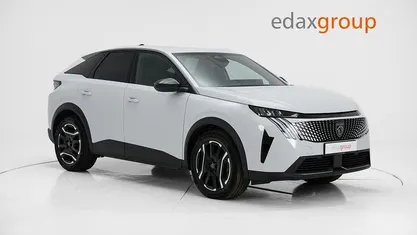 Branco Usado 2024 Peugeot e-3008 SUV | € 36.490 (Bom preço)