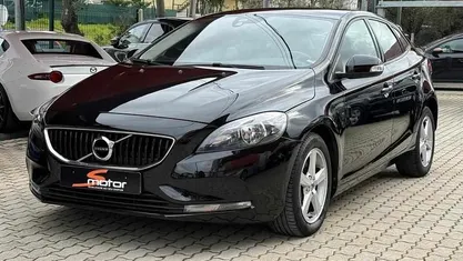 Usado Volvo V40 152 HP (111 kW) 2018 Preto