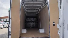 Branco Usado 2023 Iveco Daily Sedan | € 32.500 (Preço justo)