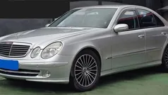 Cinza Usado 2004 Mercedes E220 Avantgarde Sedan | € 9.900