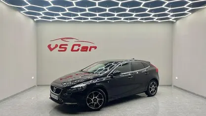 Preto Usado 2017 Volvo V40 Carrinha | € 15.500 (Preço justo)