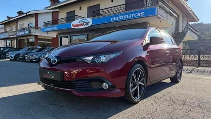 Vermelho Usado 2017 Toyota Auris Hybrid Comfort | € 17.990 (Preço justo)