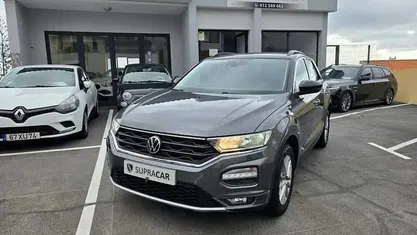 Usado VW T-Roc 110 HP (80 kW) 2021 Cinzento SUV
