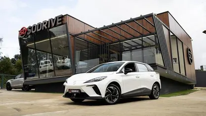 Usado MG MG4 EV 125 kW (170 HP) 2023 Branco Citadino