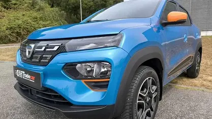 Azul Usado 2021 Dacia Spring Comfort Plus Citadino | € 11.497 (Preço justo)