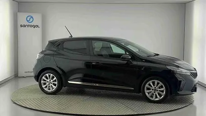 Preto Usado 2024 Renault Clio V Evolution Citadino | € 17.990 (Preço justo)