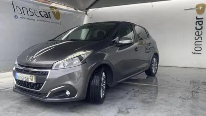 Usado 2019 Peugeot 208 Signature Sky Citadino | € 10.750 (Preço justo)