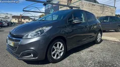 Usado 2015 Peugeot 208 Allure Citadino | € 10.990 (Preço justo)