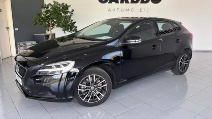 Preto Usado 2019 Volvo V40 Momentum Carrinha | € 19.950 (Preço justo)