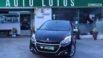 Preto Usado 2018 Peugeot 208 Style Citadino | € 9.870 (Preço justo)