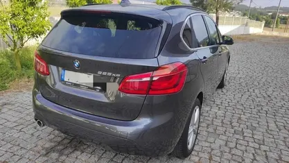 Cinzento Usado 2020 BMW 225 Monovolume | € 22.850 (Preço justo)
