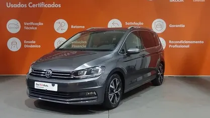 Cinzento escuro Usado 2020 VW Touran Highline Monovolume | € 26.490 (Bom preço)