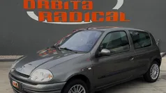 Cinza Usado 2001 Renault Clio II Authentique Citadino | € 2.250 (Bom preço)