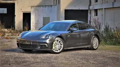 Cinzento Usado 2018 Porsche Panamera Sedan | € 74.990 (Preço justo)