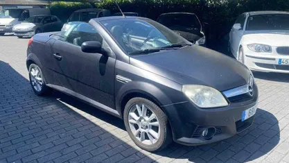 Usado Opel Tigra 90 HP (66 kW) 2006 Preto Cabrios