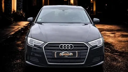 Usado Audi A3 110 HP (80 kW) 2017 Preto Sedan