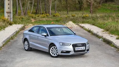 Cinzento Usado 2015 Audi A3 Sedan | € 15.900 (Preço justo)