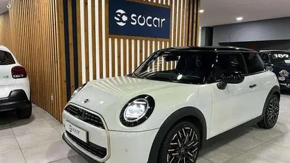 Branco Usado 2024 Mini Cooper Favoured Citadino | € 35.000 (Preço justo)