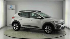 Cinzento Usado 2024 Dacia Sandero Expression Citadino | € 17.290 (Preço justo)