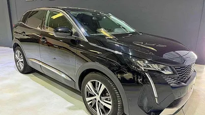 Usado Peugeot 3008 Allure 130 HP (95 kW) 2022 Preto SUV