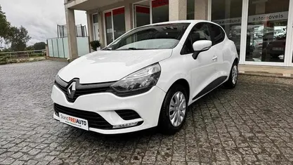 Branco Usado 2017 Renault Clio IV | € 9.990 (Preço justo)