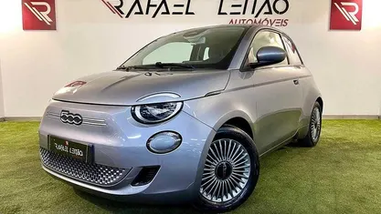 Cinza Usado 2022 Fiat 500e Icon Citadino | € 16.500 (Preço justo)