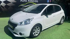 Branco Usado 2015 Peugeot 208 Citadino | € 8.950 (Preço justo)