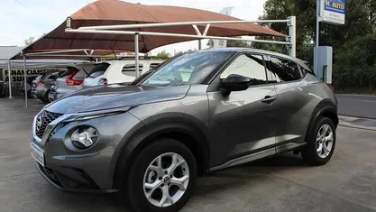 Usado Nissan Juke N-Connecta 114 HP (83 kW) 2022 Cinza SUV