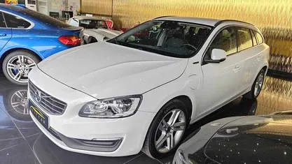 Branco Usado 2017 Volvo V60 Carrinha | € 13.250 (Preço justo)