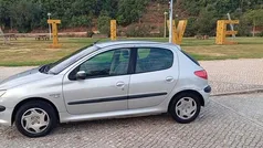Cinzento Usado 2002 Peugeot 206 Sedan | € 1.999 (Preço justo)