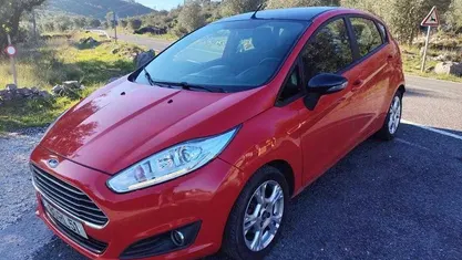 Usado Ford Fiesta 100 HP (73 kW) 2016 Vermelho Citadino