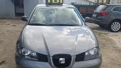 Cinzento Usado 2004 Seat Cordoba Sedan | € 3.350