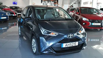 Usado Toyota Aygo X-play 72 HP (52 kW) 2021 Cinza Citadino