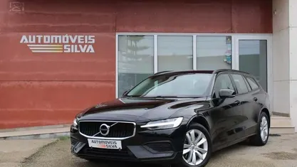 Usado Volvo V60 Momentum 197 HP (144 kW) 2021 Preto Carrinha
