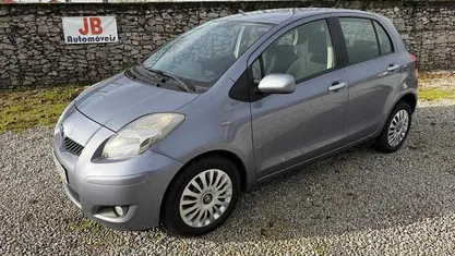Cinza Usado 2011 Toyota Yaris Comfort | € 7.950 (Preço justo)
