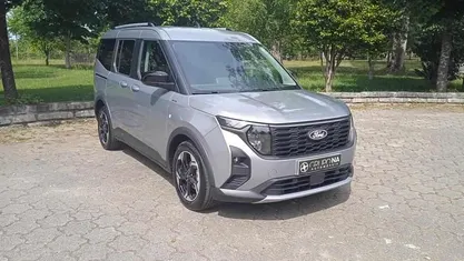 Usado Ford Tourneo Courier 125 HP (91 kW) 2025 Monovolume