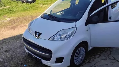 Branco Usado 2009 Peugeot 107 Citadino | € 3.990 (Bom preço)