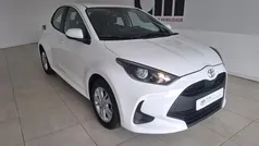 Branco Usado 2023 Toyota Yaris Comfort | € 17.990 (Preço justo)