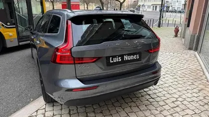 Cinzento Usado 2019 Volvo V60 Carrinha | € 23.790 (Preço justo)